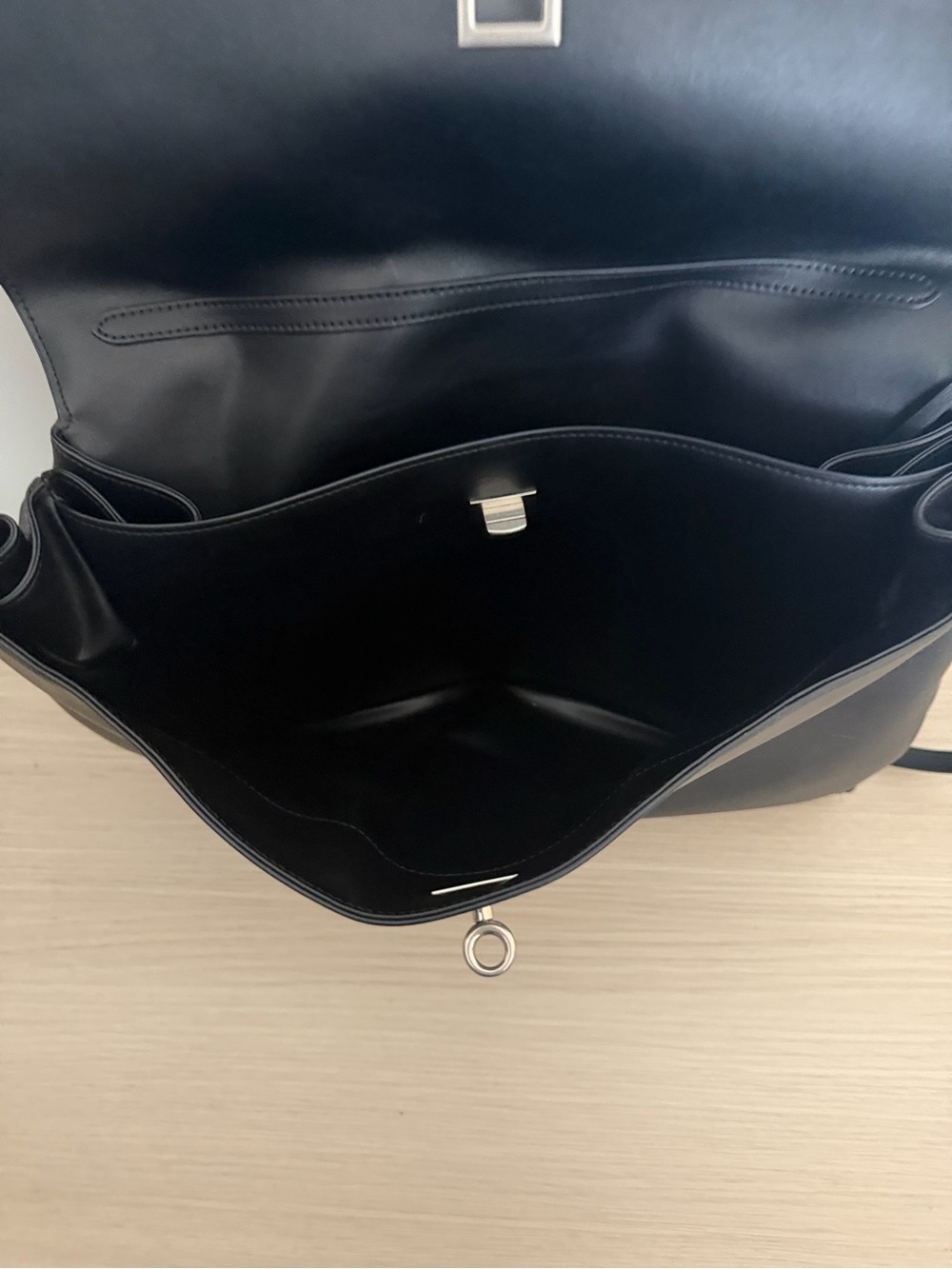 Classic Black Leather Shoulder Bag - Elegant Everyday Tote - Picture 6 of 8